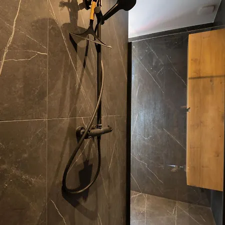 Lilou Shelter * 제라르메르